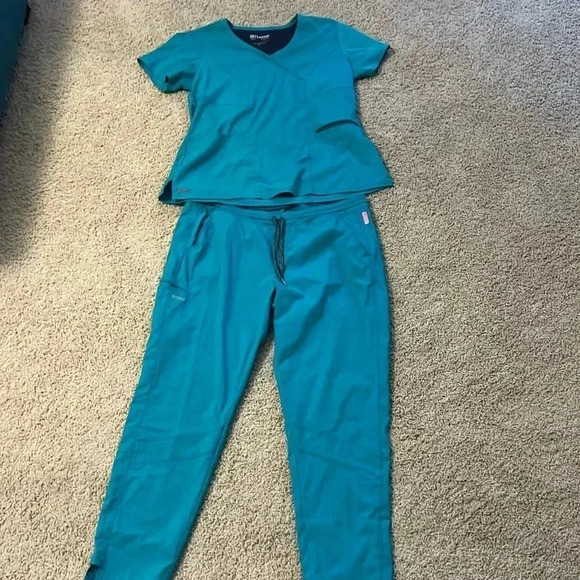 Grey’s Anatomy by Barco Scrub Set in Turquoise - Picture 1 of 7